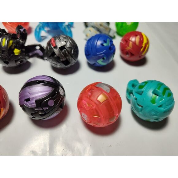 Lot of 18 Bakugan With Cards Large Red Bakugan & More - Picture 5 of 16